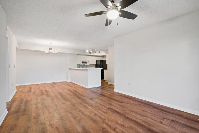 Foto del edificio - 284 Village Blvd