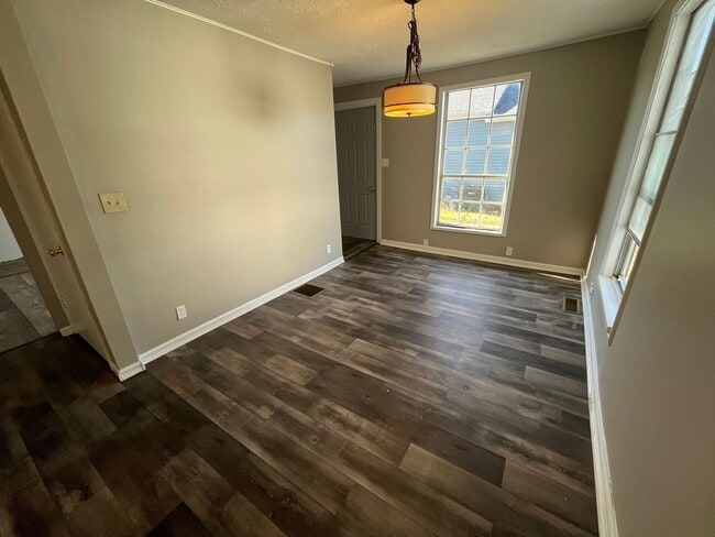 Building Photo - 3 Bedroom Home