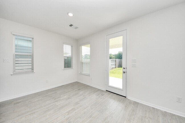 Foto del edificio - 17310 Rock Willow Ln