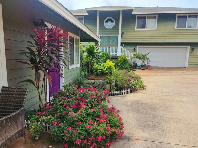 Building Photo - 1874 Kaahele Pl