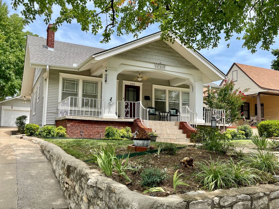 Primary Photo - Absolutely stunning 1921 Craftsman style b...