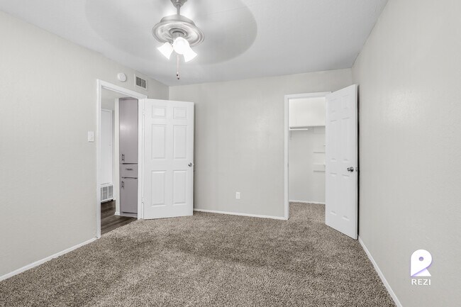 Building Photo - 7615 Grahamcrest Dr