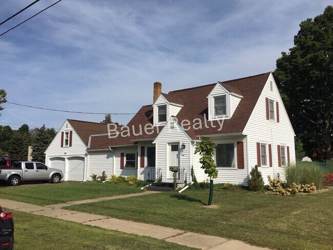 Foto del edificio - Huge Home Next to Ashland University