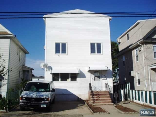Primary Photo - 123 Spring St