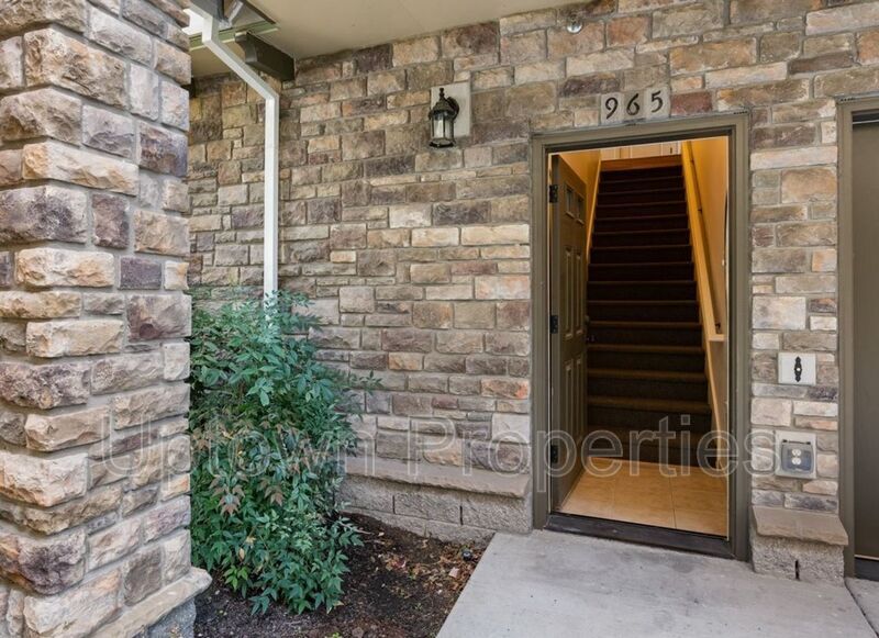 Building Photo - 965 NE Wheelock Pl