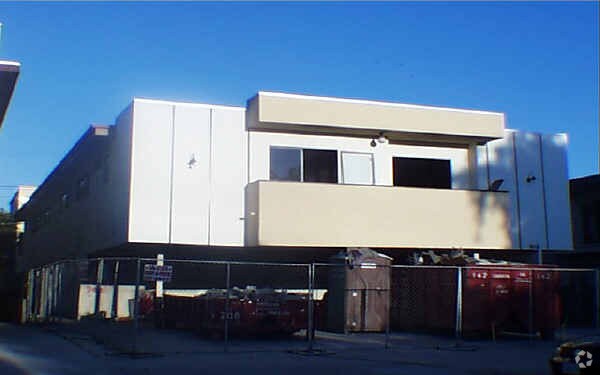 Building Photo - 910 N Alfred St