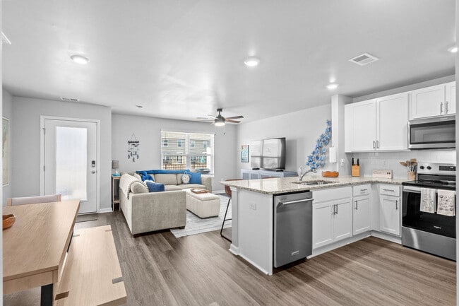 Building Photo - 2031 Lake View Cir