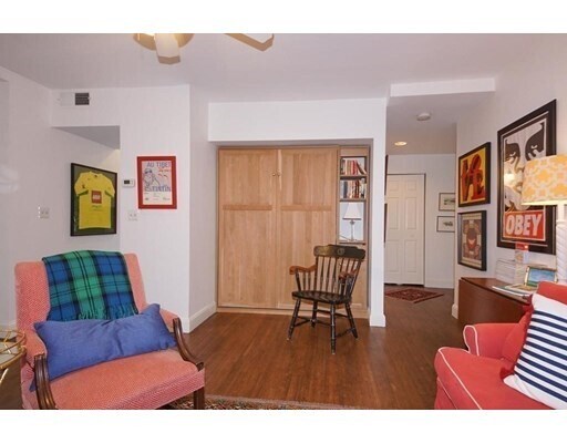 Foto del edificio - 341 Beacon St