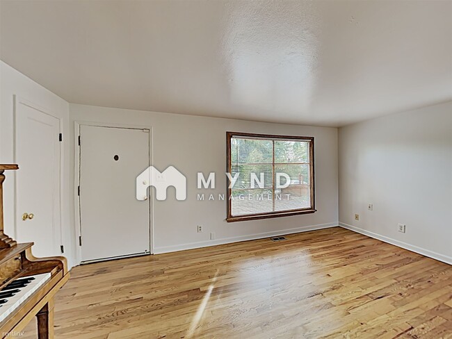 Building Photo - 2 br, 1 bath House - 8627 32nd Ave SW