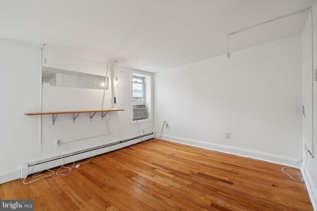 Building Photo - 2016 Christian St