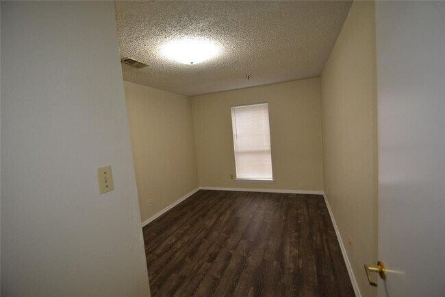 Building Photo - 2631 Woodmont Trail