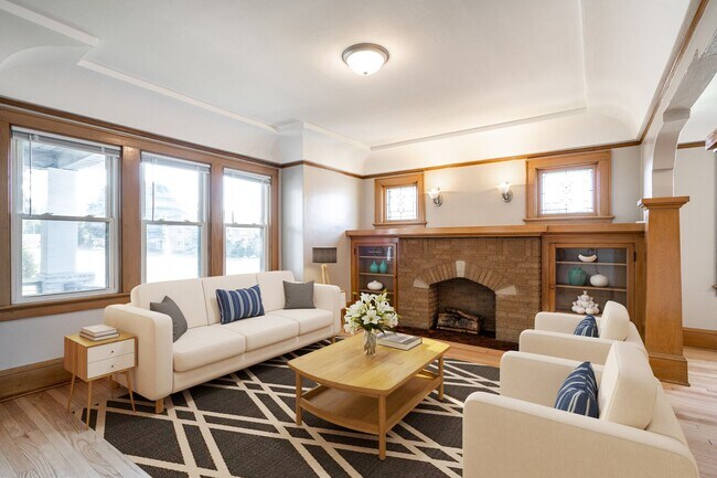 Foto del edificio - Spacious 2 Bedroom Lower Duplex in West Allis