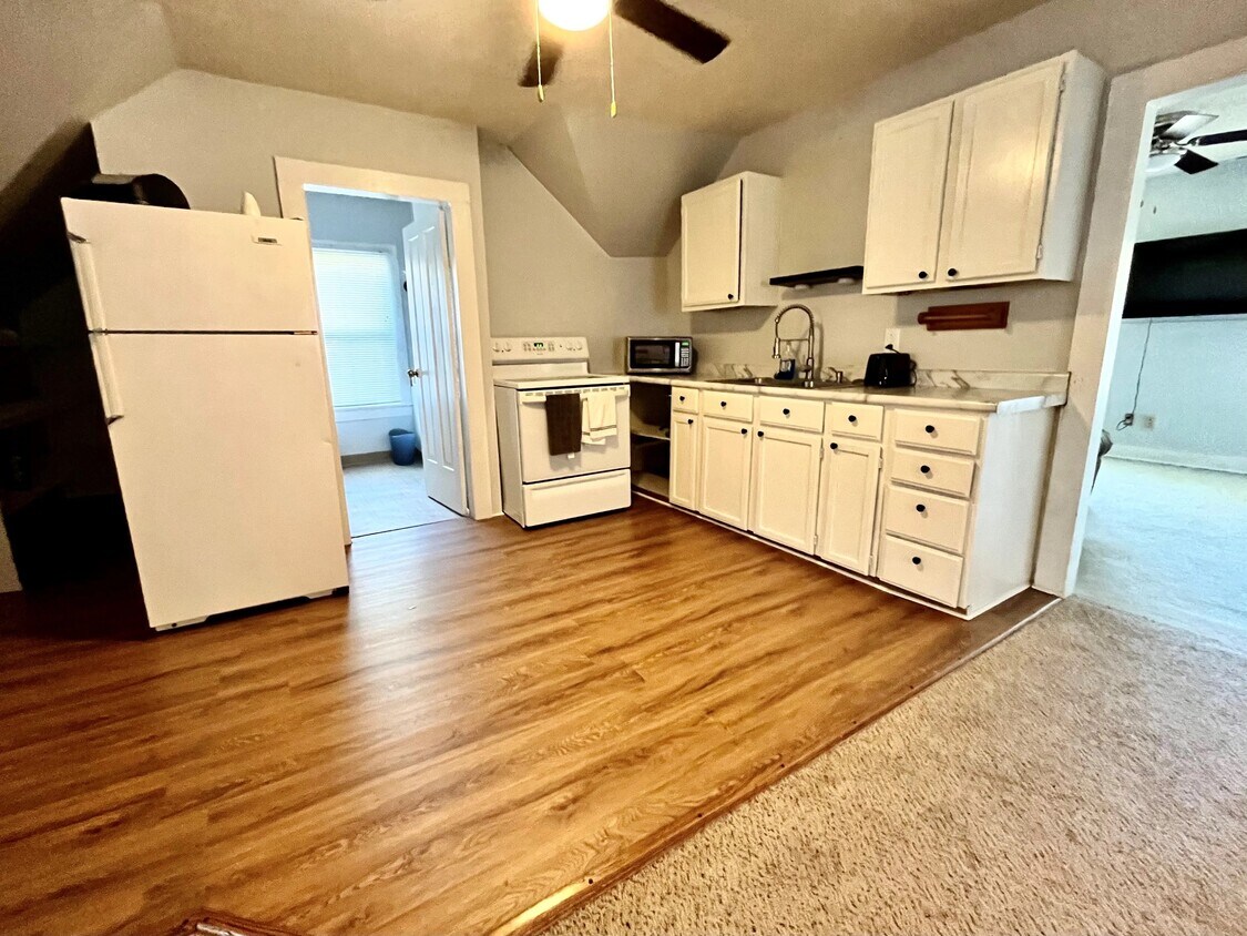 509 5th Ave, Sterling, IL 61081 Apartments in Sterling, IL