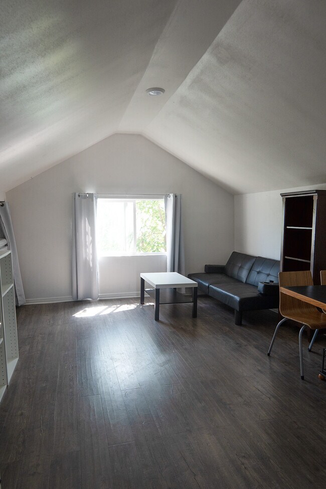 Living room/kitchen area - 163 W 400 S