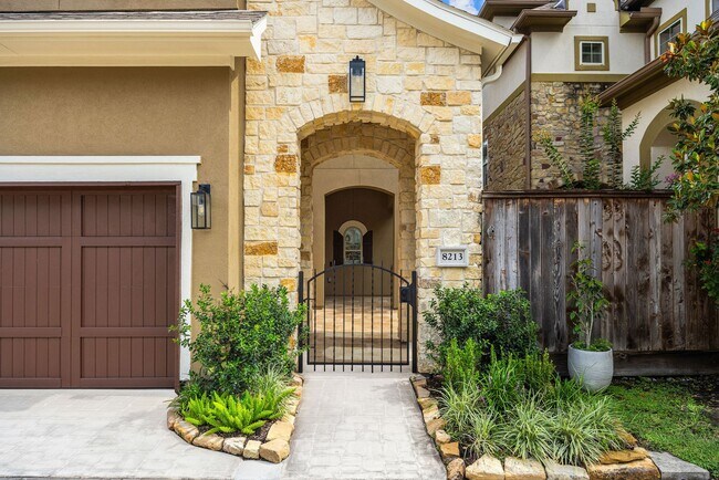 Foto del edificio - 8213 Cabernet Ln