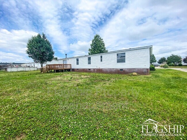 Building Photo - 110 Sandy Ridge Dr