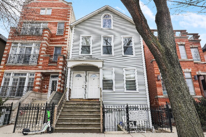 Primary Photo - 2425 N Greenview Ave