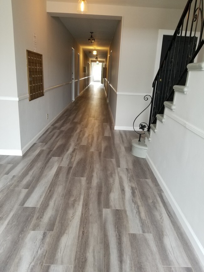 Entry hall - 1014 S Norton Ave