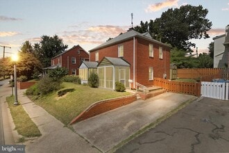 Building Photo - 2205 6th St S