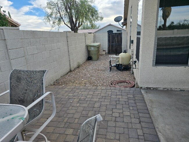 Building Photo - 8228 W Palmaire Ave