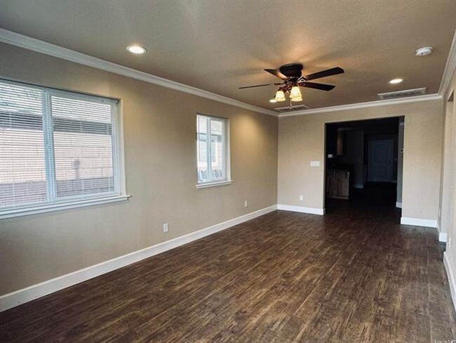 Foto del edificio - HOME FOR RENT     865 SHASTA STREET, SUSAN...