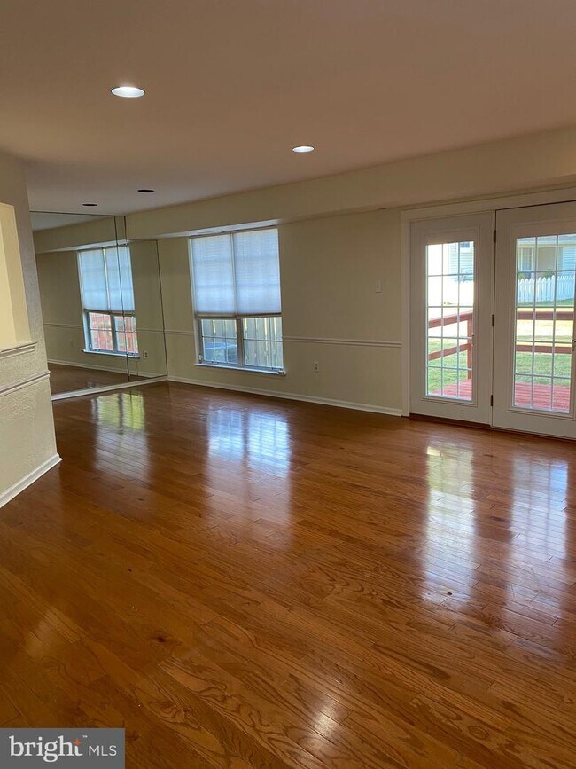 Building Photo - 1739 McNelis Dr