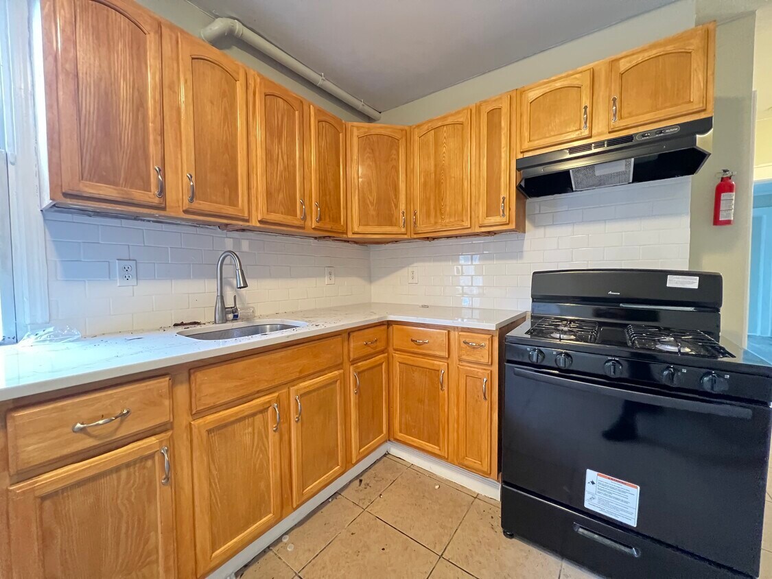 Primary Photo - 126 Parker St