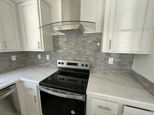 Foto del edificio - 5644 Woodford St