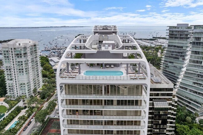 Foto del edificio - 2678 Tigertail Ave