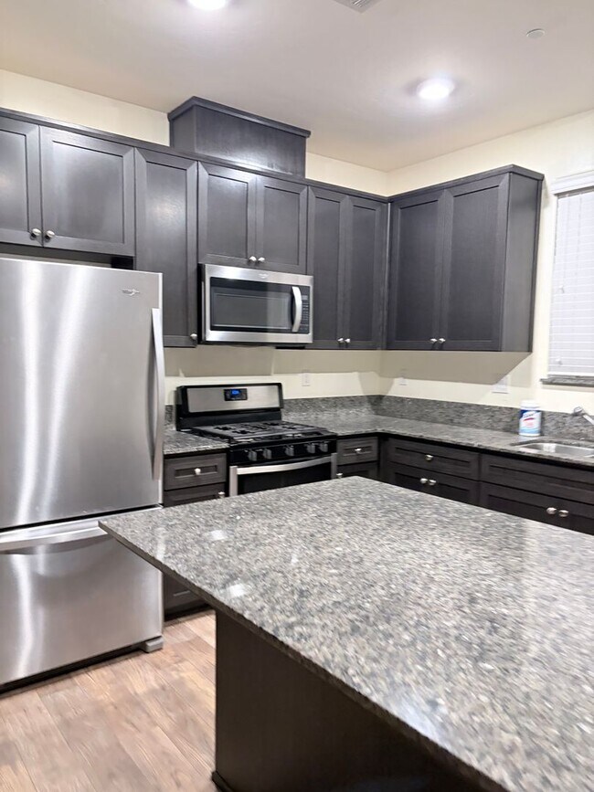 Building Photo - 1588 Hartley Dr