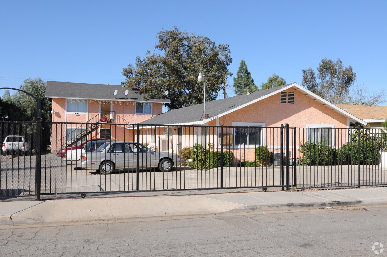 Primary Photo - 13215 Barbara St