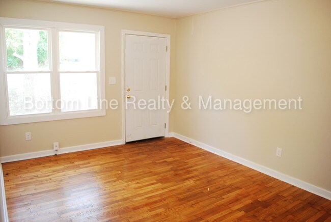 Building Photo - Great 2 Bedroom Unit Ready for Rent!