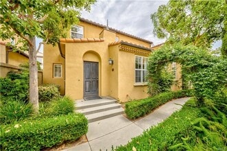 Building Photo - 72 Chantilly