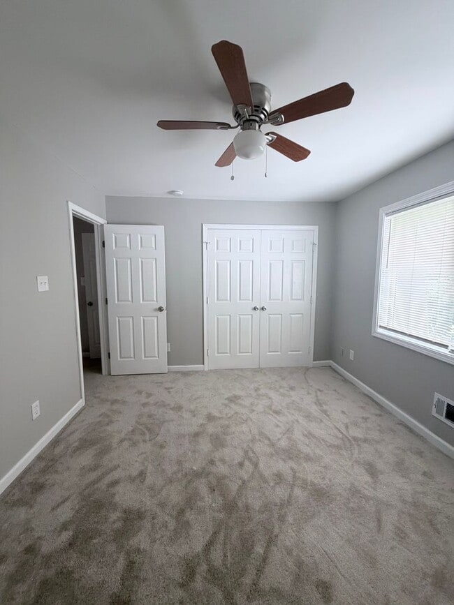 Foto del edificio - Newly Renovated 2-Bedroom Townhouse in a Prime Location!