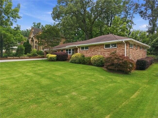 Foto del edificio - 2140 Oakawana Rd NE