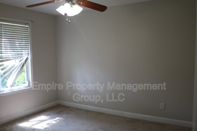Foto del edificio - 2728 Kingswood Dr