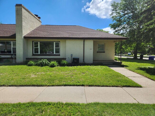 Foto del edificio - GREAT Location  2 Bedroom side by side duplex  $1395/monthly