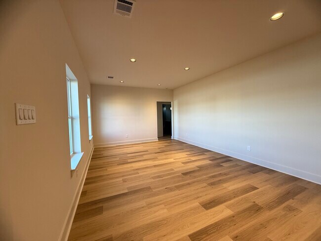 Foto del edificio - 207 Railroad Ave