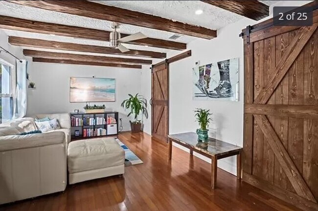 Foto del edificio - 1723 Funston St