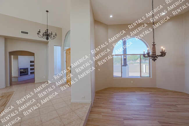 Building Photo - 14731 E Dixileta Dr