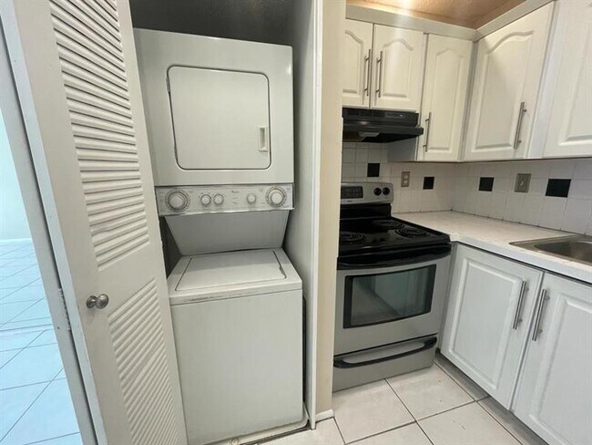 Foto del edificio - 2621 Riverside Dr