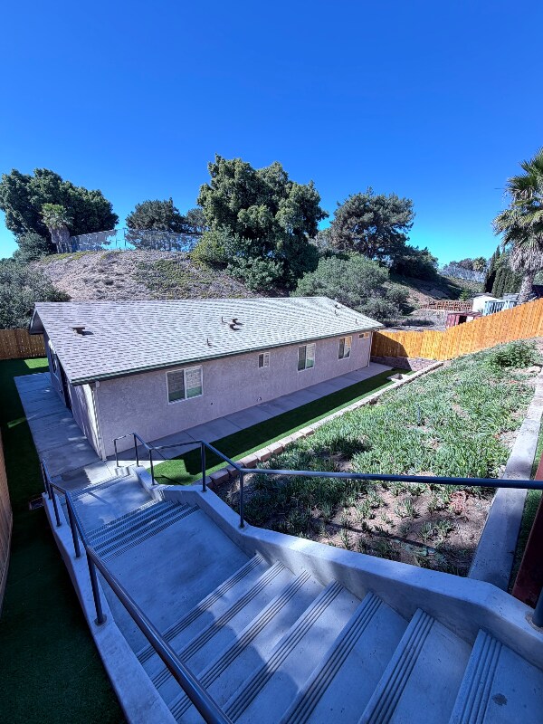 Foto del edificio - 2214 Finch Ln