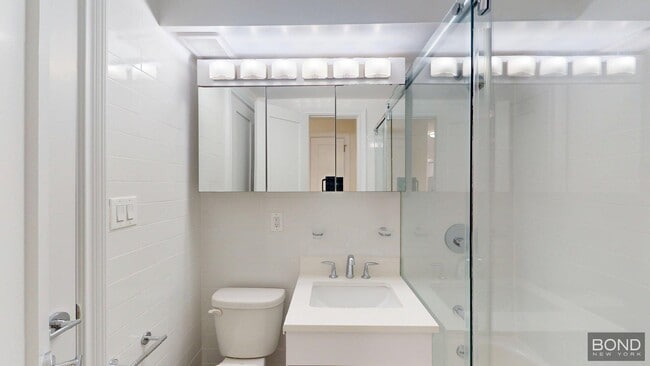 Foto del edificio - 145 E 16th St