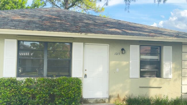 Building Photo - 1015 Staghorn St