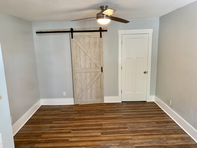 Foto del edificio - 6123 Madison Rd