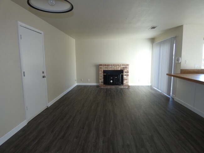 Foto del edificio - 4 bedroom, 2 bathroom in Suisun City