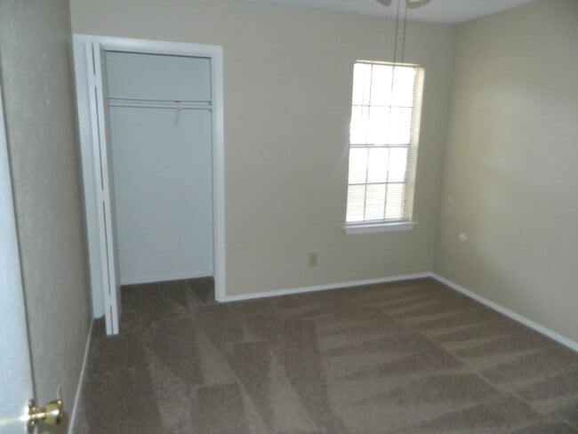 Foto del edificio - Del Rosario Properties (2502 Howellwood Way)