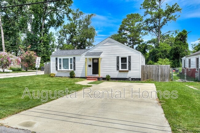 Building Photo - 1811 McDowell St