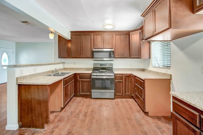 Building Photo - Coming Soon! 3/1 One story Home in San Ber...