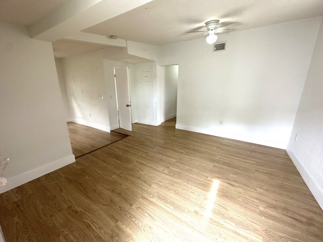 Primary Photo - 500 NW 10th Ave